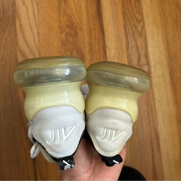 Nike Air Max 270 Black and White Running Shoes Women’s Size 7.5 - Picture 9 of 10